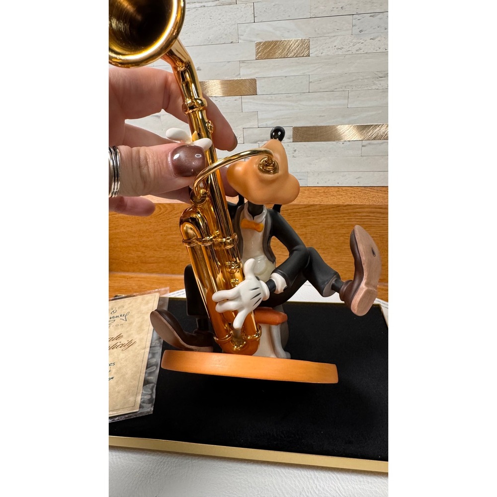 WDCC Goofy Symphony Hour‎ Goofy's Grace Notes Saxophone Figurine W/COA - Picture 5 of 8